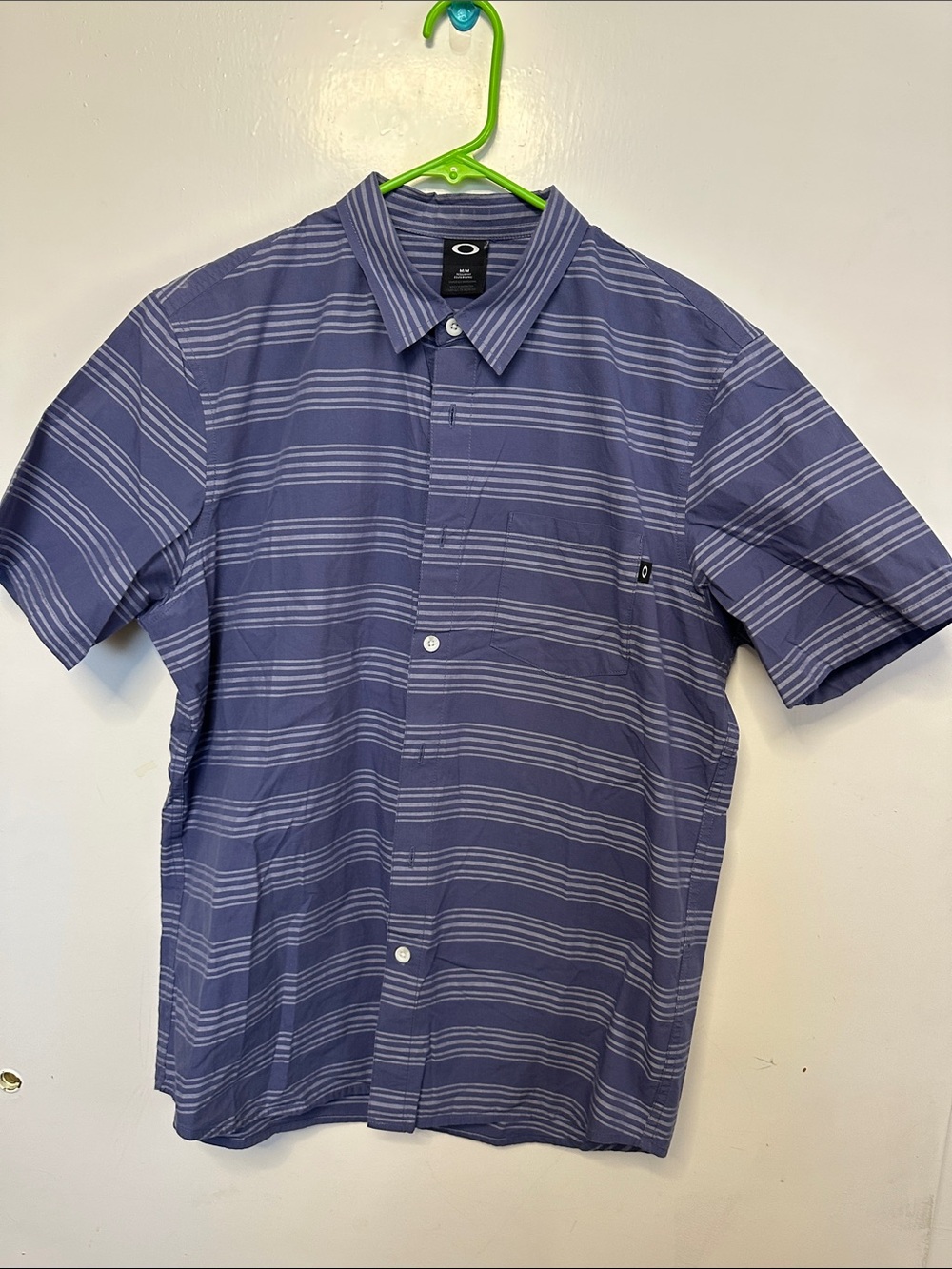 Oakley Men’s Short-Sleeve Striped Blue & White Button-Up Shirt